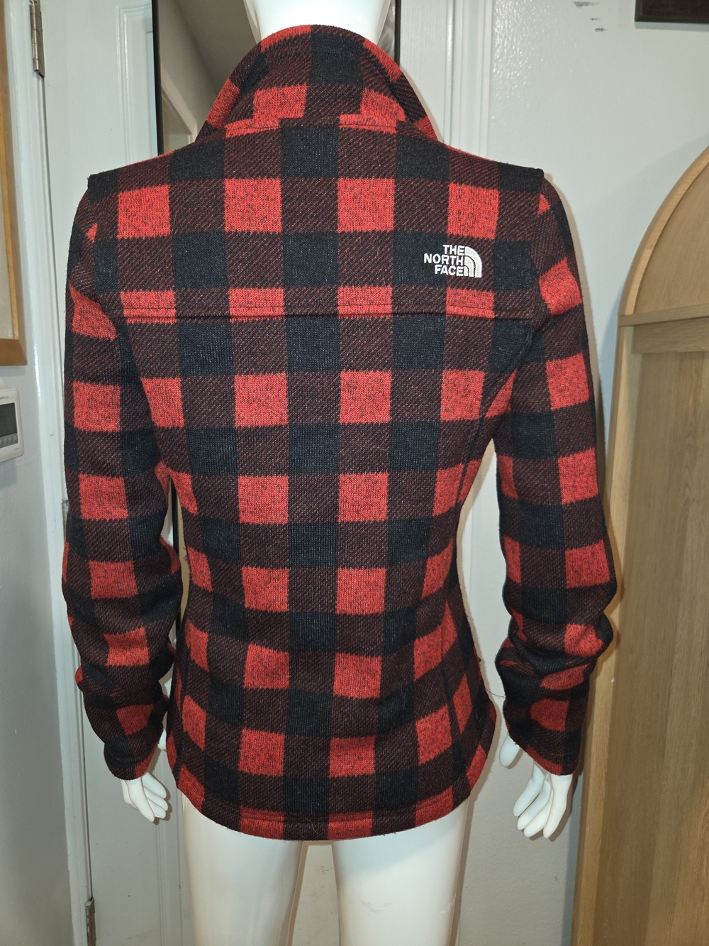The North Face Women’s Red & Black Buffalo Plaid Fleece Jacket - Picture 3 of 12